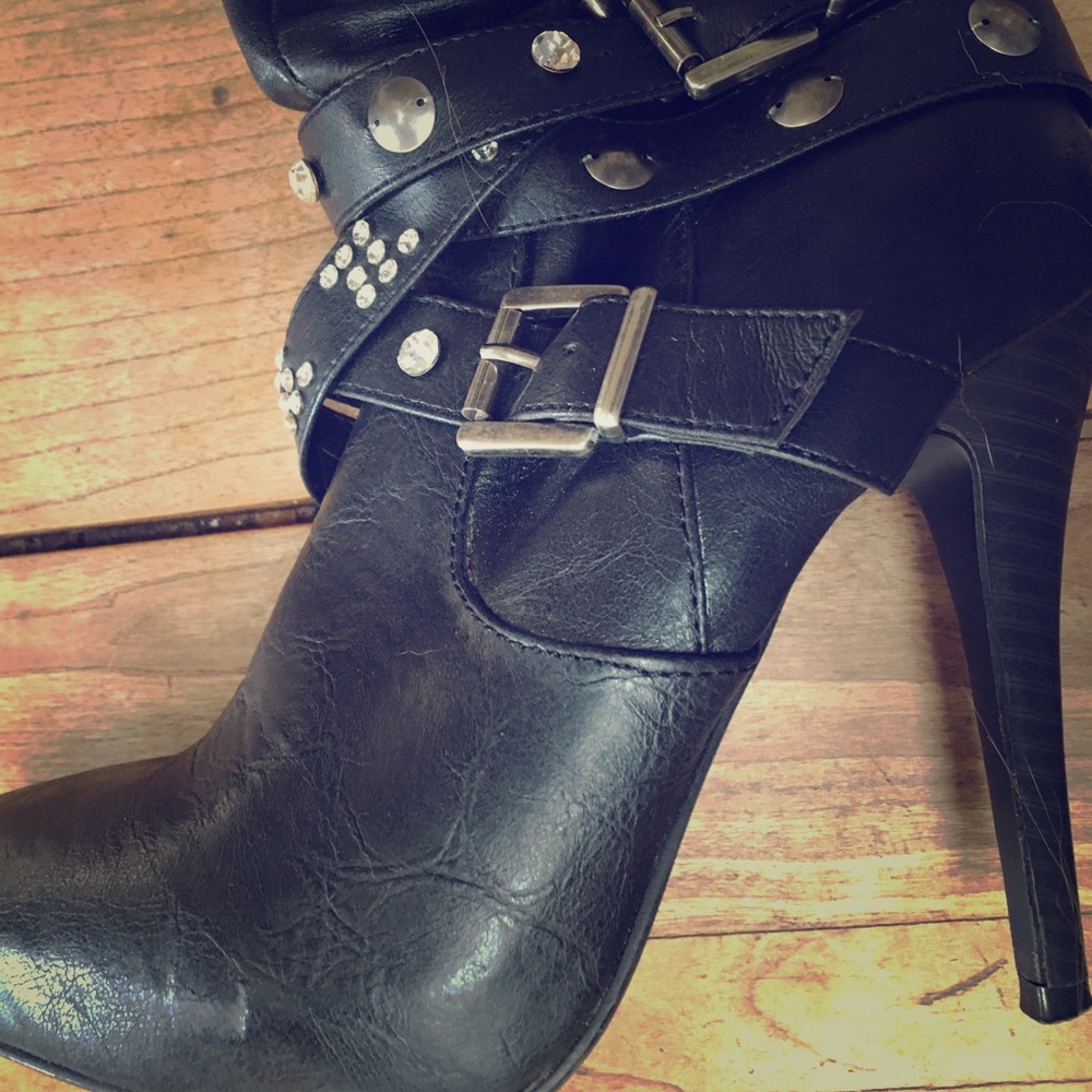 Over the knee heel chain & gem black leather boots